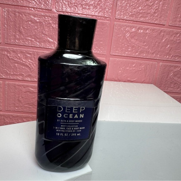Bath & body works deep Ocean 3-1 body wash - Picture 2 of 5
